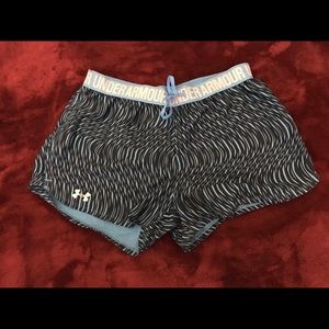 Under Armour Loose Heat Gear Shorts - Medium